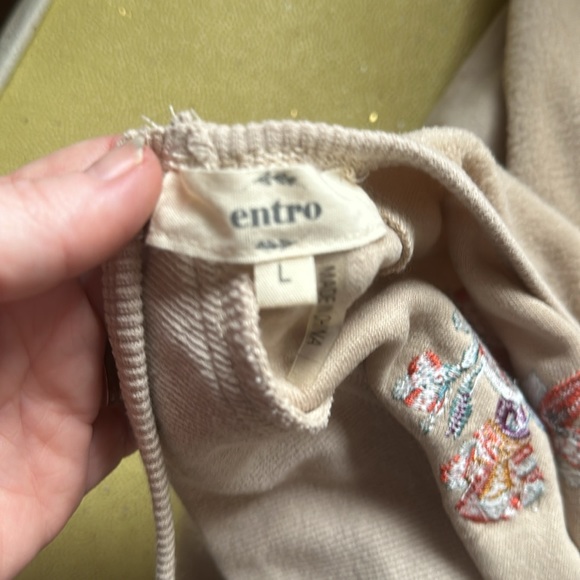 Beige comfy cute long sleeve with open back shirt - Picture 9 of 9